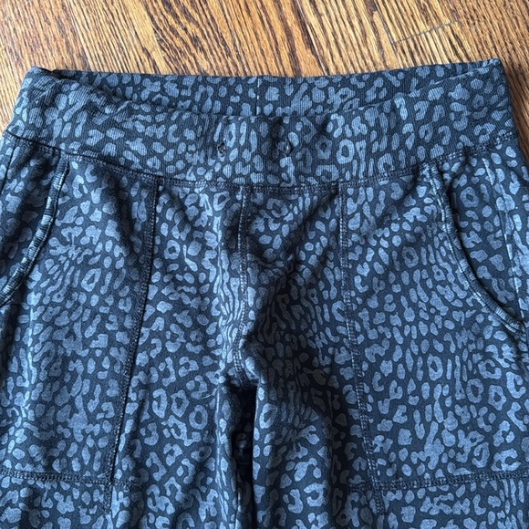 Sundays Women’s 1 Jogger Sweatpants Cheetah Leopard Print Zip Up Hems Elastic - Picture 2 of 9